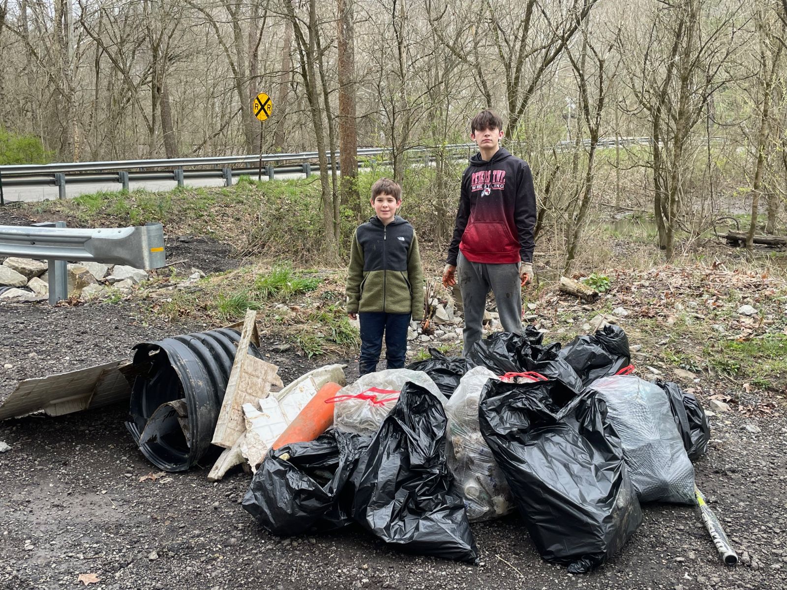 Washington_Hahn%20Dr_%20Dumpsite%20Cleanup%20-%20Chartiers%20Watershed_2.jpg